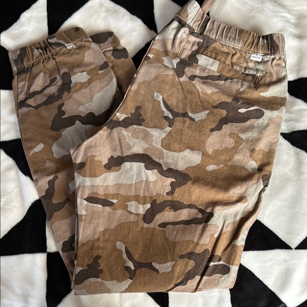 Levi’s drawstring Camouflage Jogger Pants